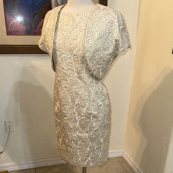 Carmen Marc Valvo Elegant Cream Embroidered Dress w/ Jacket Size 10 - Picture 2 of 14